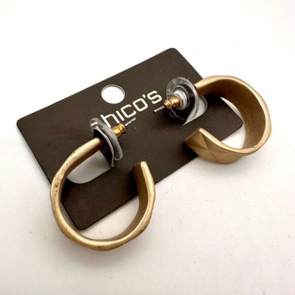 NWT Chico’s small quilted Gold tone small Hoop Earrings classic style mature - Picture 2 of 6